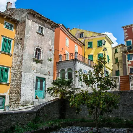 House Papinka With Private Pool & Garden - Happy شقة *