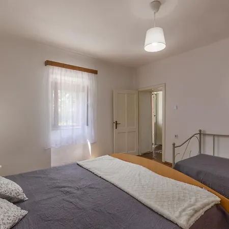 House Papinka With Private Pool & Garden - Happy شقة لابين