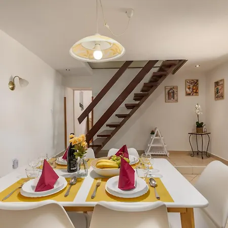 Apartment House Papinka With Private Pool & Garden - Happy Labin (Istria)