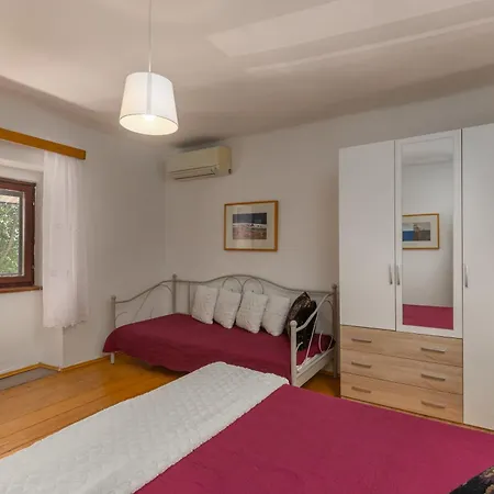 House Papinka With Private Pool & Garden - Happy *