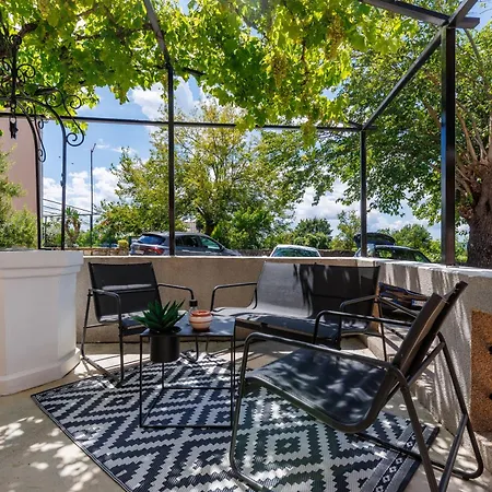 شقة House Papinka With Private Pool & Garden - Happy لابين