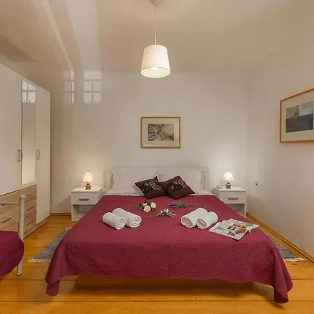Apartman House Papinka With Private Pool & Garden - Happy Labin (Istria)