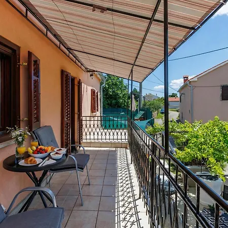 House Papinka With Private Pool & Garden - Happy *